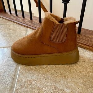 Women’s Ankle and short Boots, Thermal Lined, slip resistant winter warm boots.